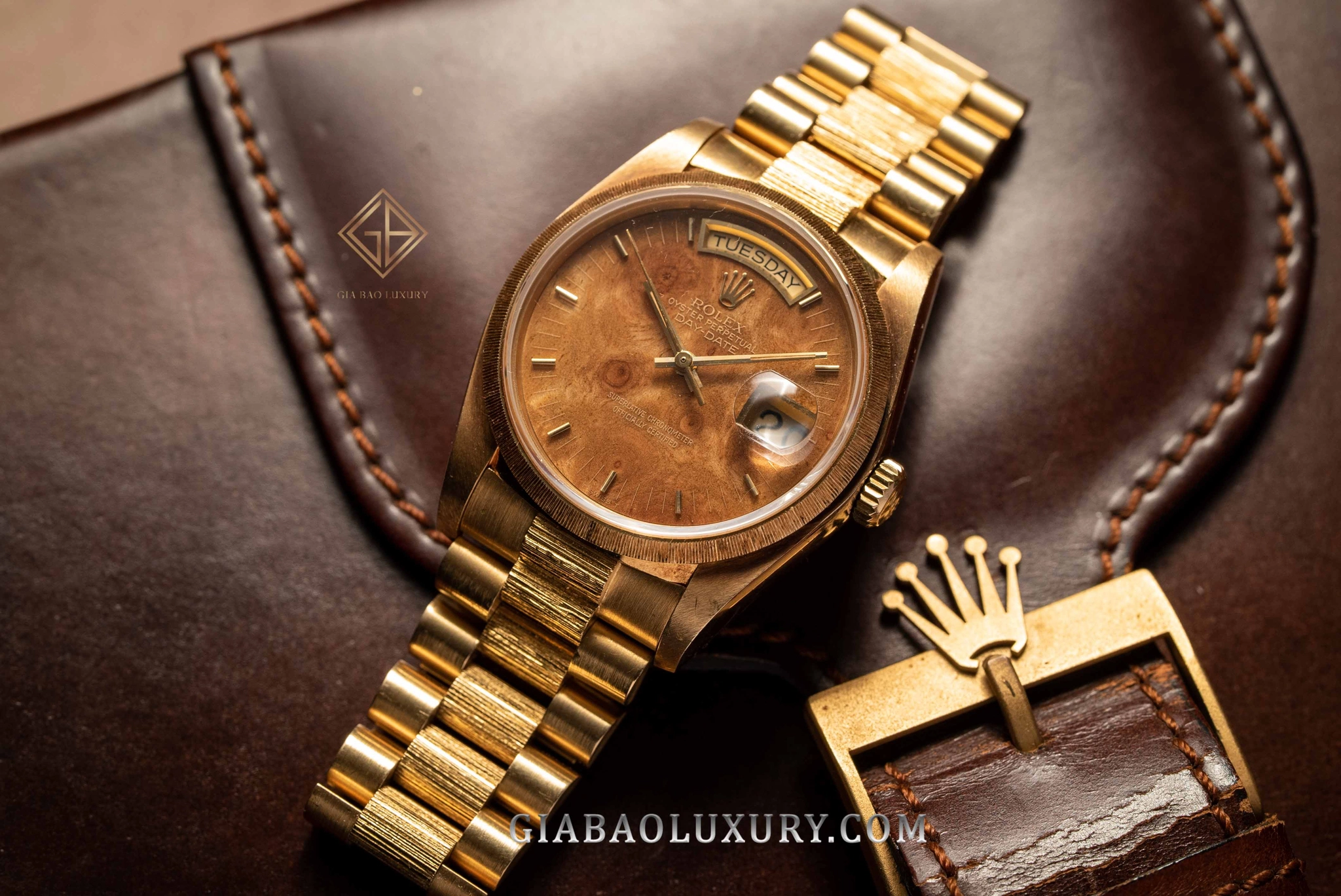 Rolex Day-Date 18078 mặt số gỗ và bark: Mắt giữa dây President mang hoàn thiện bark