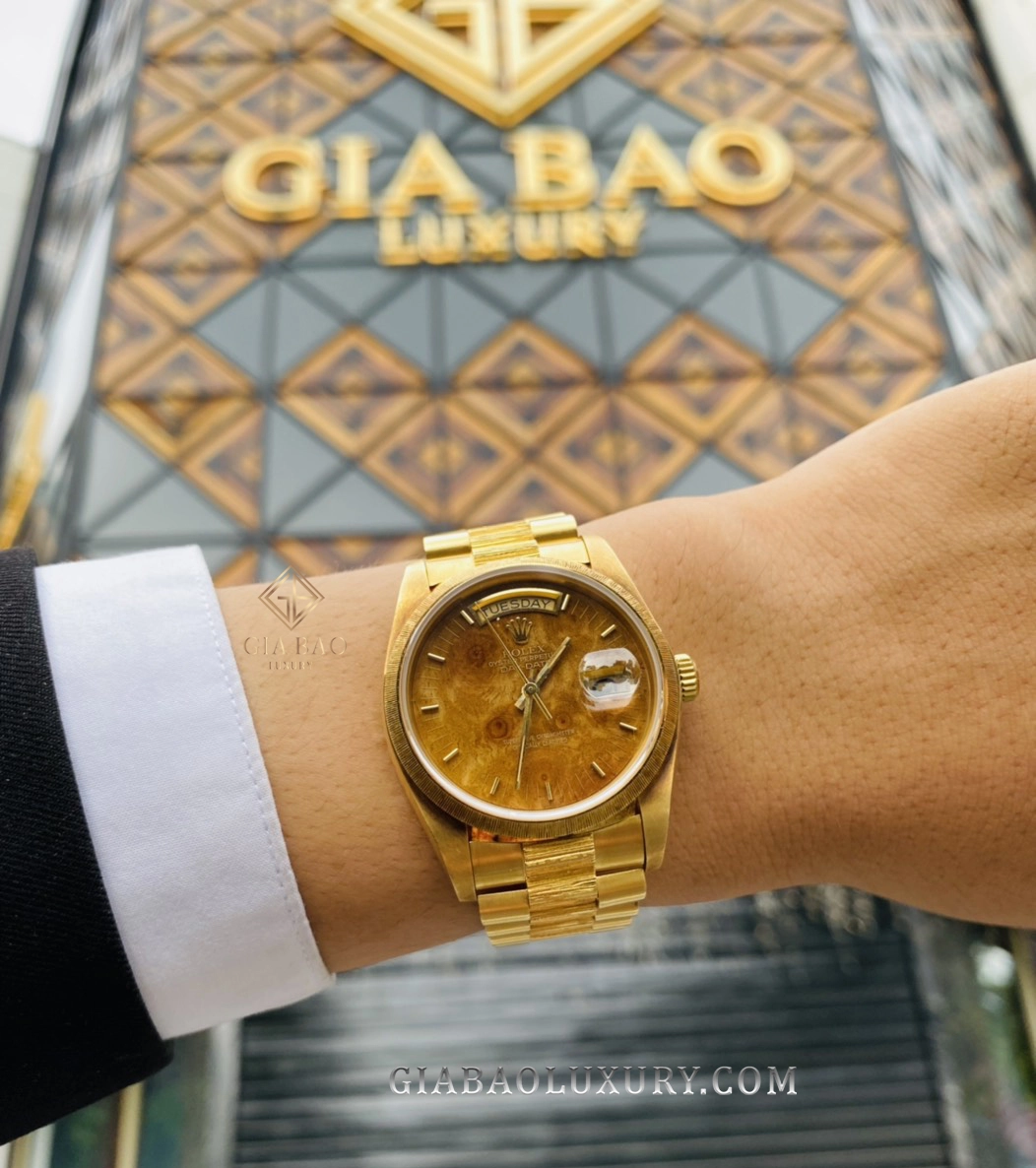 Rolex Day-Date 18078 mặt số gỗ và bark: Khóa và độ rơi của dây President vàng