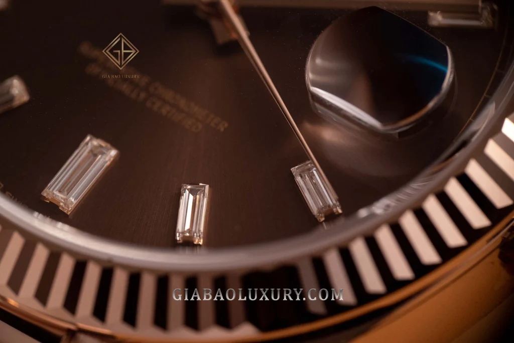 Rolex Day-Date 40 228235 mặt chocolate: Everose và calibre 3255 — ảnh chi tiết 02
