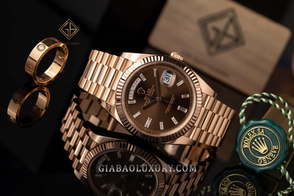 Rolex Day-Date 40 228235 mặt chocolate: Everose và calibre 3255 — ảnh chi tiết 04
