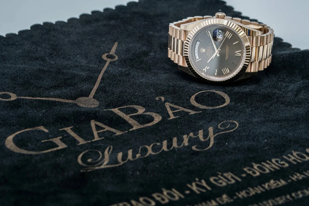 Rolex Day-Date 40 228235 mặt chocolate: Everose và calibre 3255 — ảnh chi tiết 05