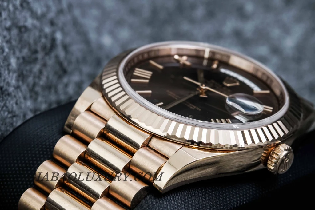 Rolex Day-Date 40 228235 mặt chocolate: Everose và calibre 3255 — ảnh chi tiết 17