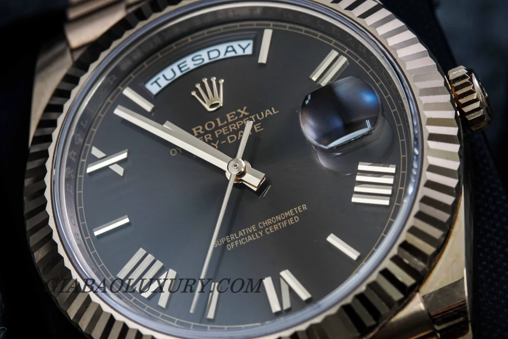 Rolex Day-Date 40 228235 mặt chocolate: Everose và calibre 3255 — ảnh chi tiết 19