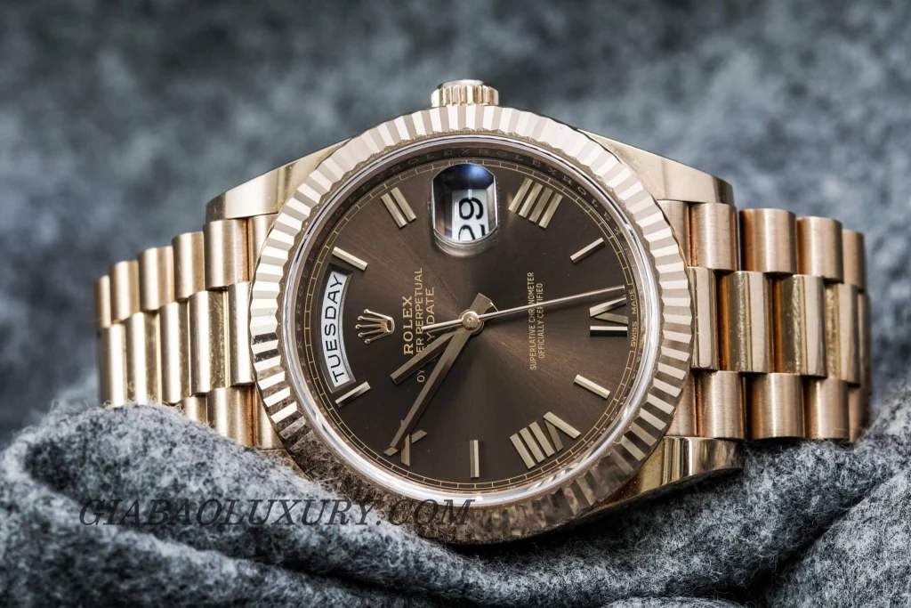Rolex Day-Date 40 228235 mặt chocolate: Everose và calibre 3255 — ảnh chi tiết 28