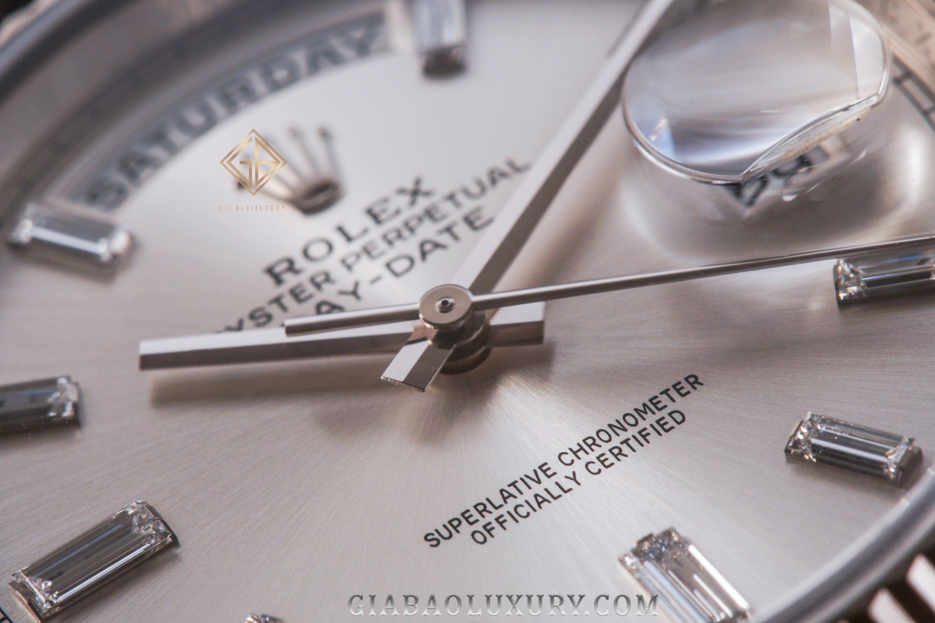 Kính Cyclops và lịch ngày Rolex Day-Date 228239
