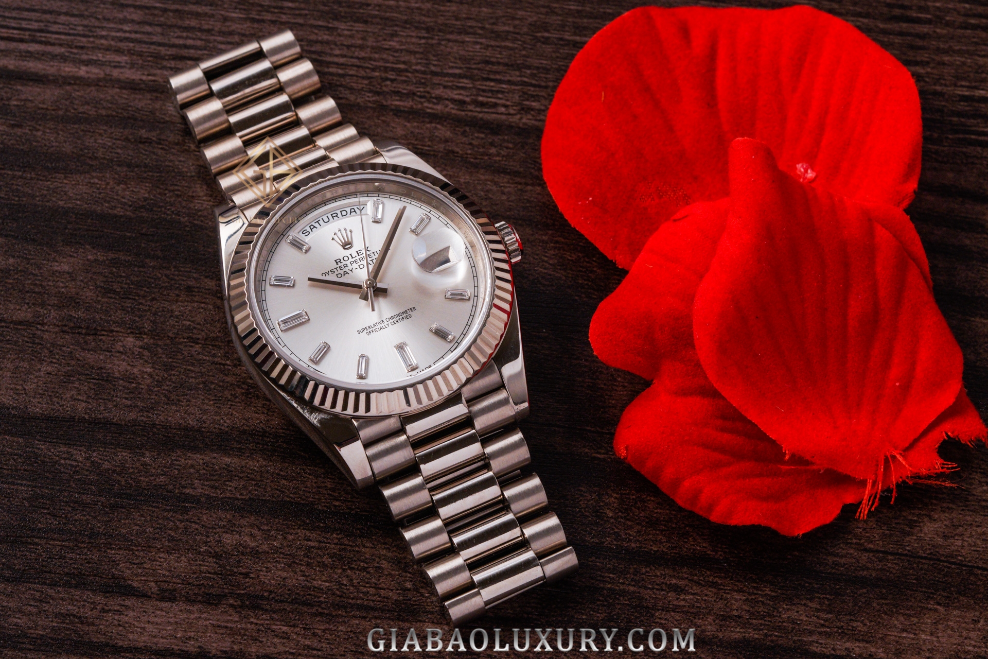 Rolex Day-Date 228239 mặt số bạc cùng dây President