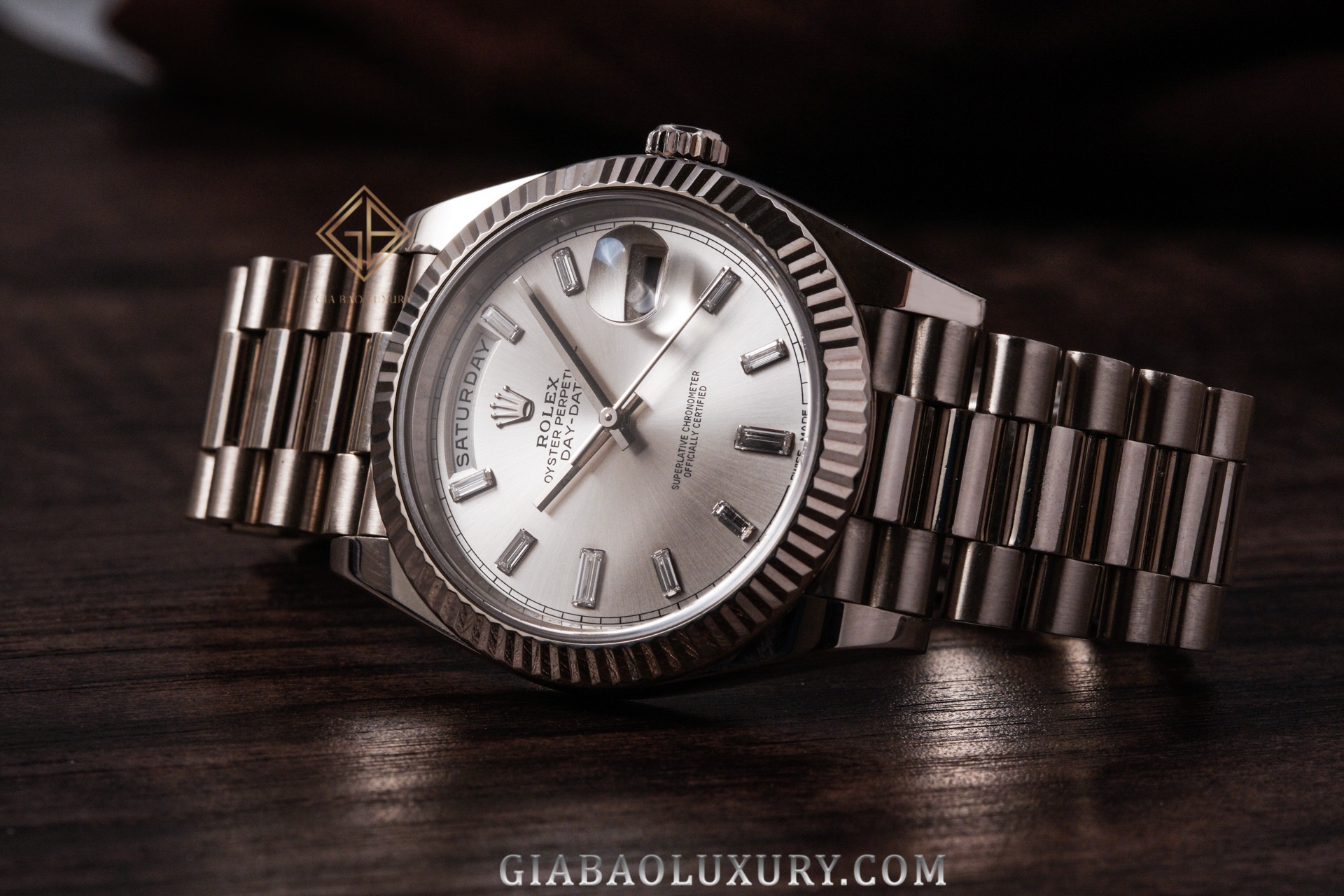 Rolex Day-Date 40 vàng trắng nhìn toàn thân