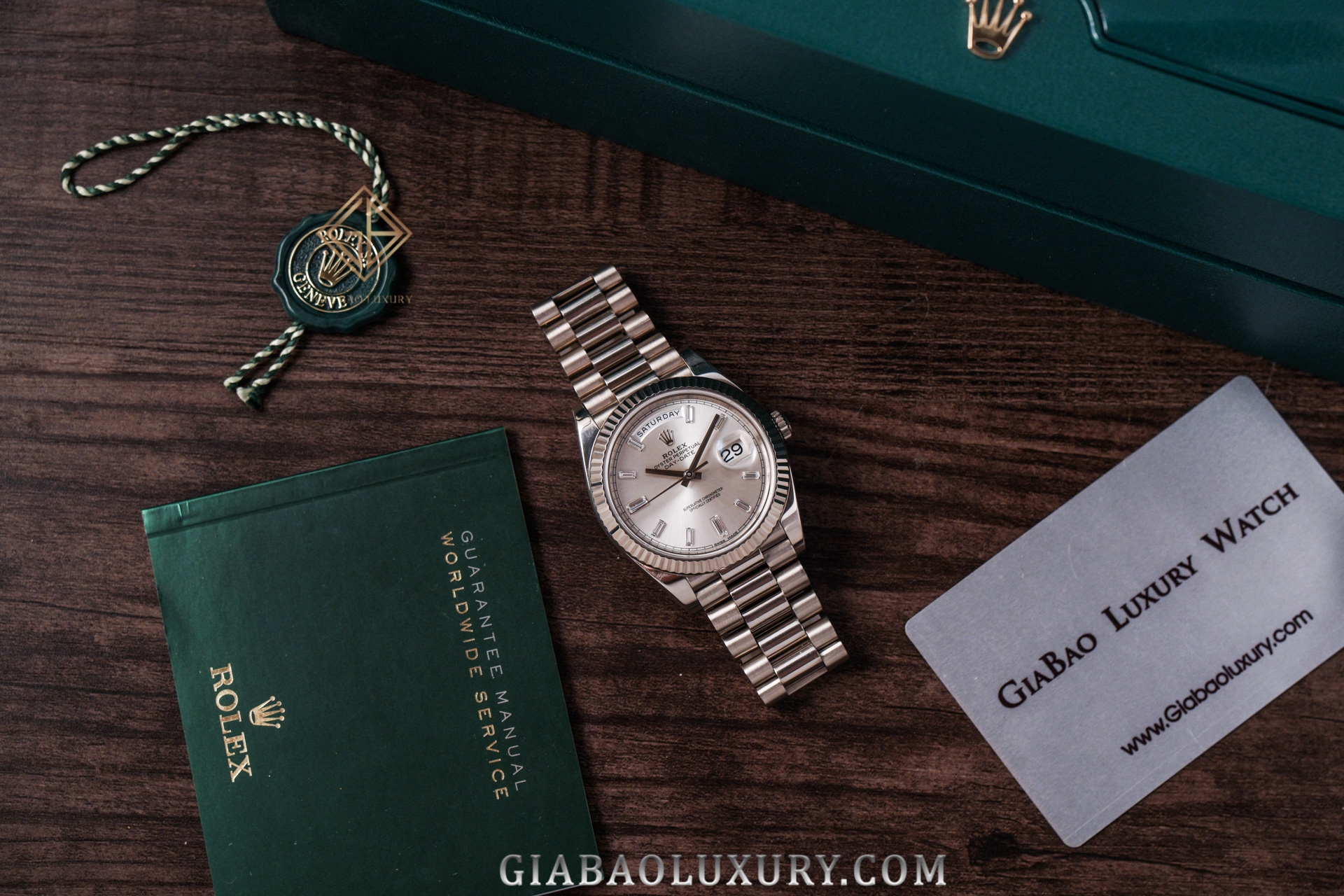 Rolex Day-Date 228239 cùng hộp và phụ kiện