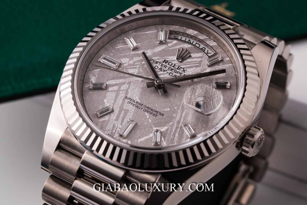 Rolex Day-Date 40 Ref. 228239 mặt số thiên thạch: mặt số thiên thạch với cọc kim cương baguette
