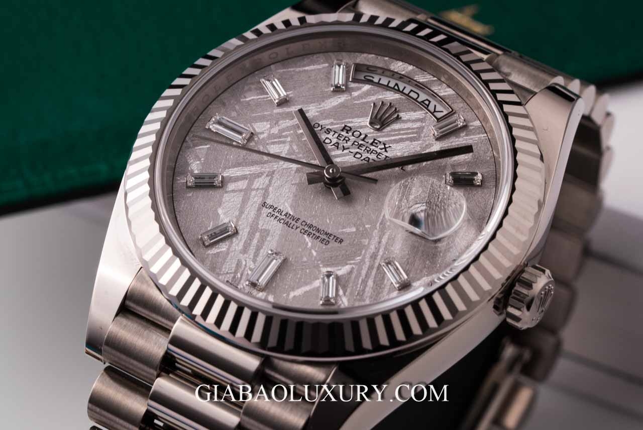 Rolex Day-Date 40 Ref. 228239 mặt số thiên thạch: mặt số thiên thạch với cọc kim cương baguette
