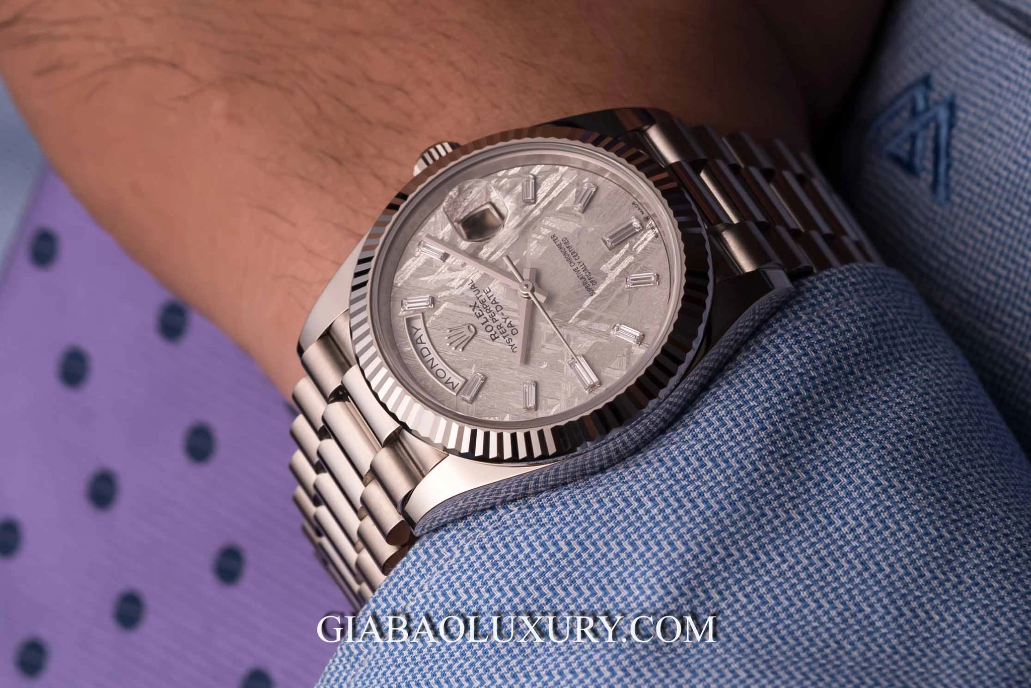 Rolex Day-Date 40 Ref. 228239 mặt số thiên thạch: Day-Date 40 mặt thiên thạch trên cổ tay