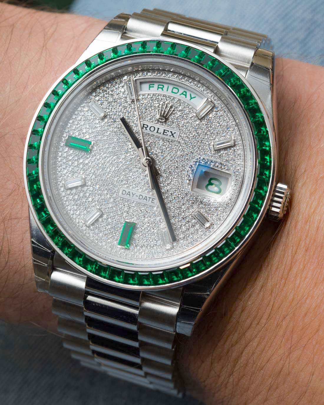 Rolex Day-Date 228396TEM: platinum và emerald: mặt số đính kim cương cùng lịch thứ và lịch ngày