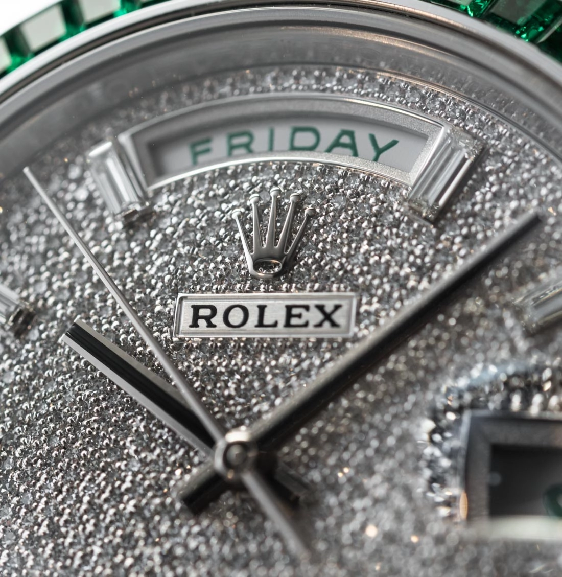 Rolex Day-Date 228396TEM: platinum và emerald: vỏ Oyster 40 mm nhìn từ cạnh