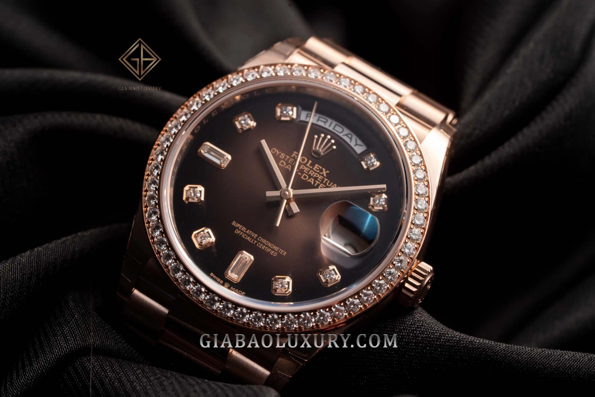 Rolex Day-Date 36 Ref. 128345RBR mặt ombré nâu: Mặt ombré nâu, bezel kim cương và kính Cyclops