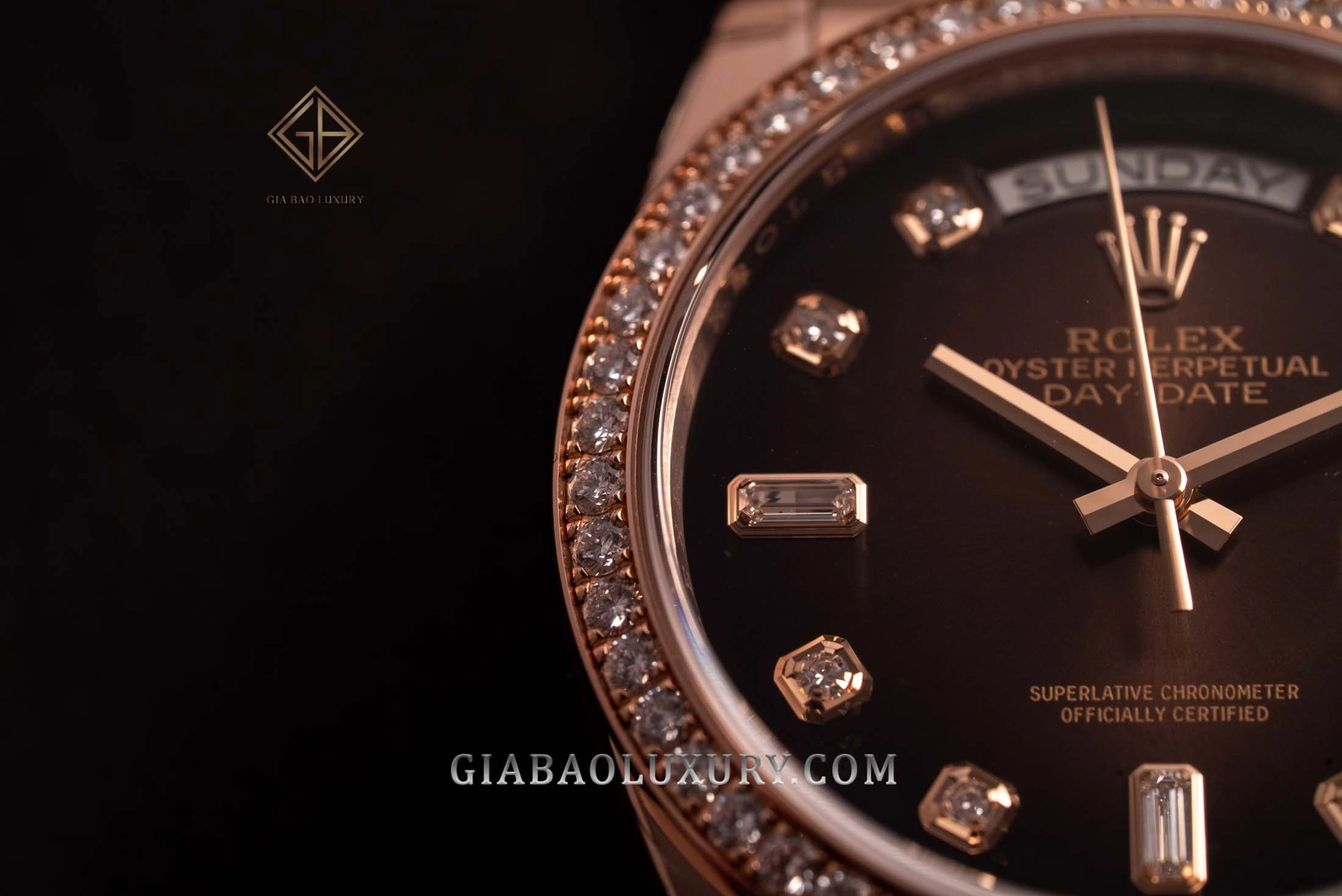 Rolex Day-Date 36 Ref. 128345RBR mặt ombré nâu: Cọc kim cương và baguette trên mặt ombré nâu