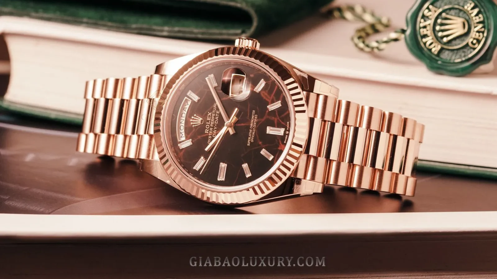 Rolex Day-Date 40 Ref. 228235 mặt số Eisenkiesel
