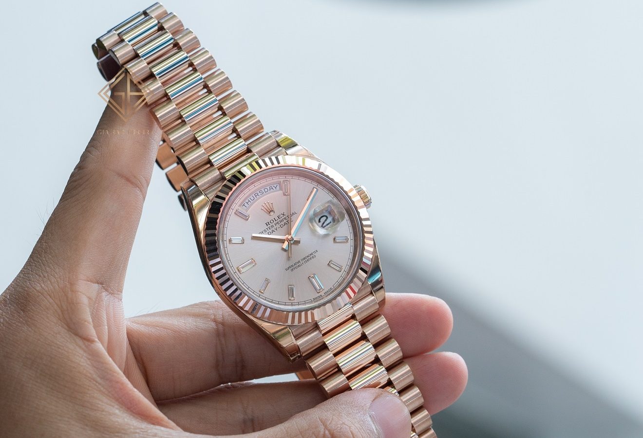 Rolex Day-Date 40 Ref. 228235 Sundust đính kim cương