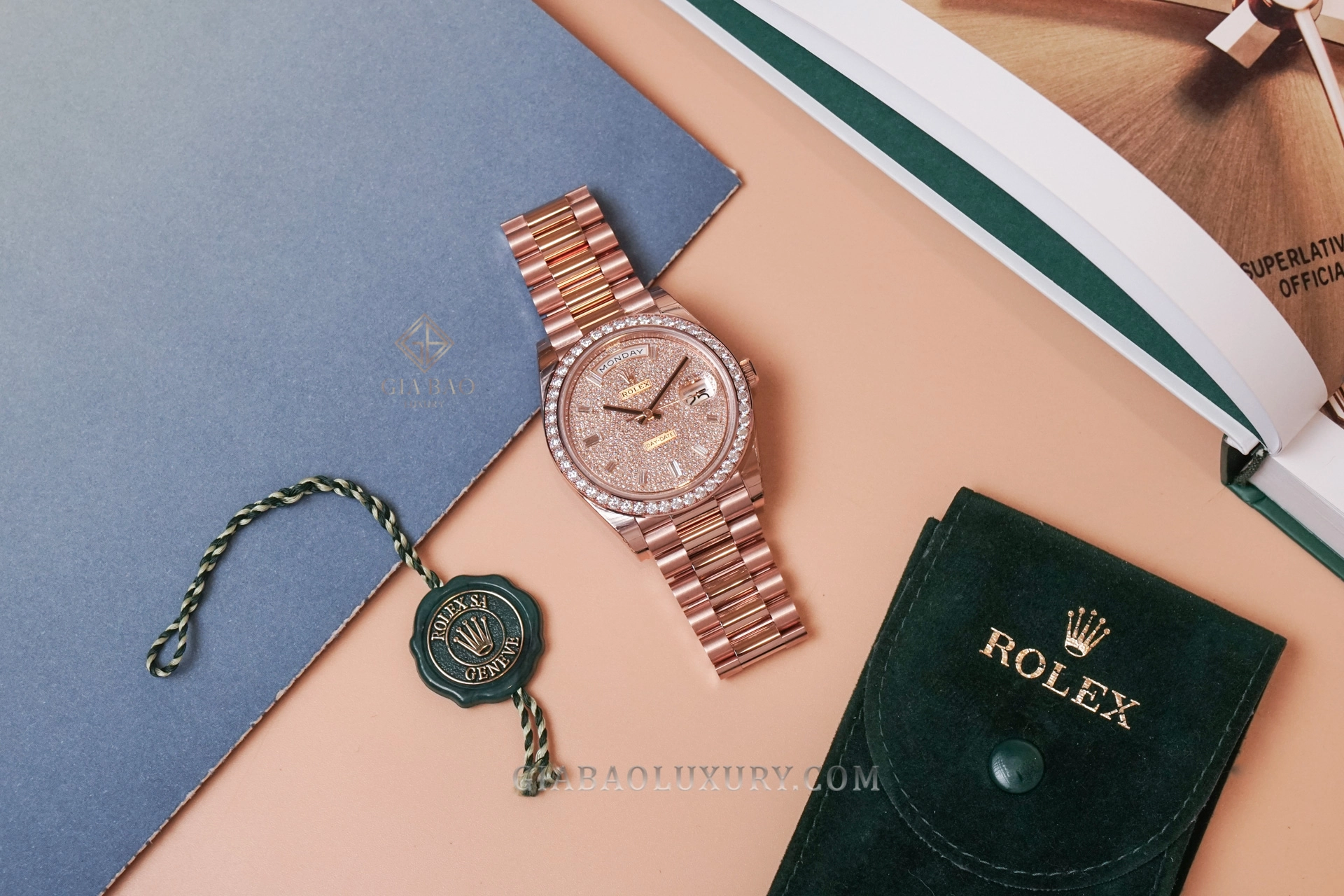 Rolex Day-Date 40 Ref. 228345RBR mặt số pavé kim cương: Toàn cảnh đồng hồ cùng phụ kiện Rolex