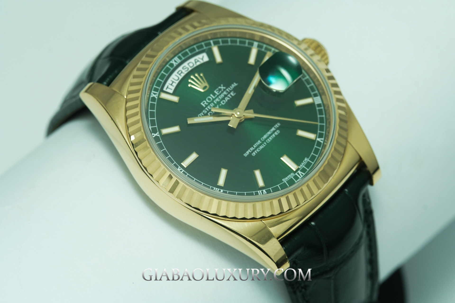 Vành khía vàng vàng của Rolex Day-Date 118138