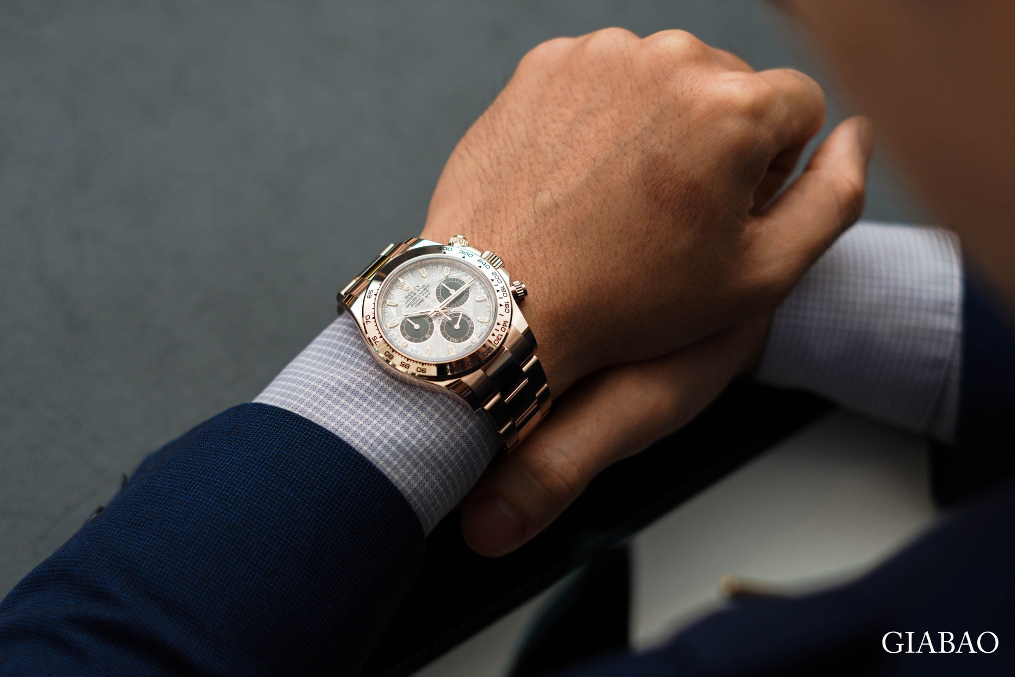 Rolex Daytona 116505 mặt số thiên thạch trên cổ tay