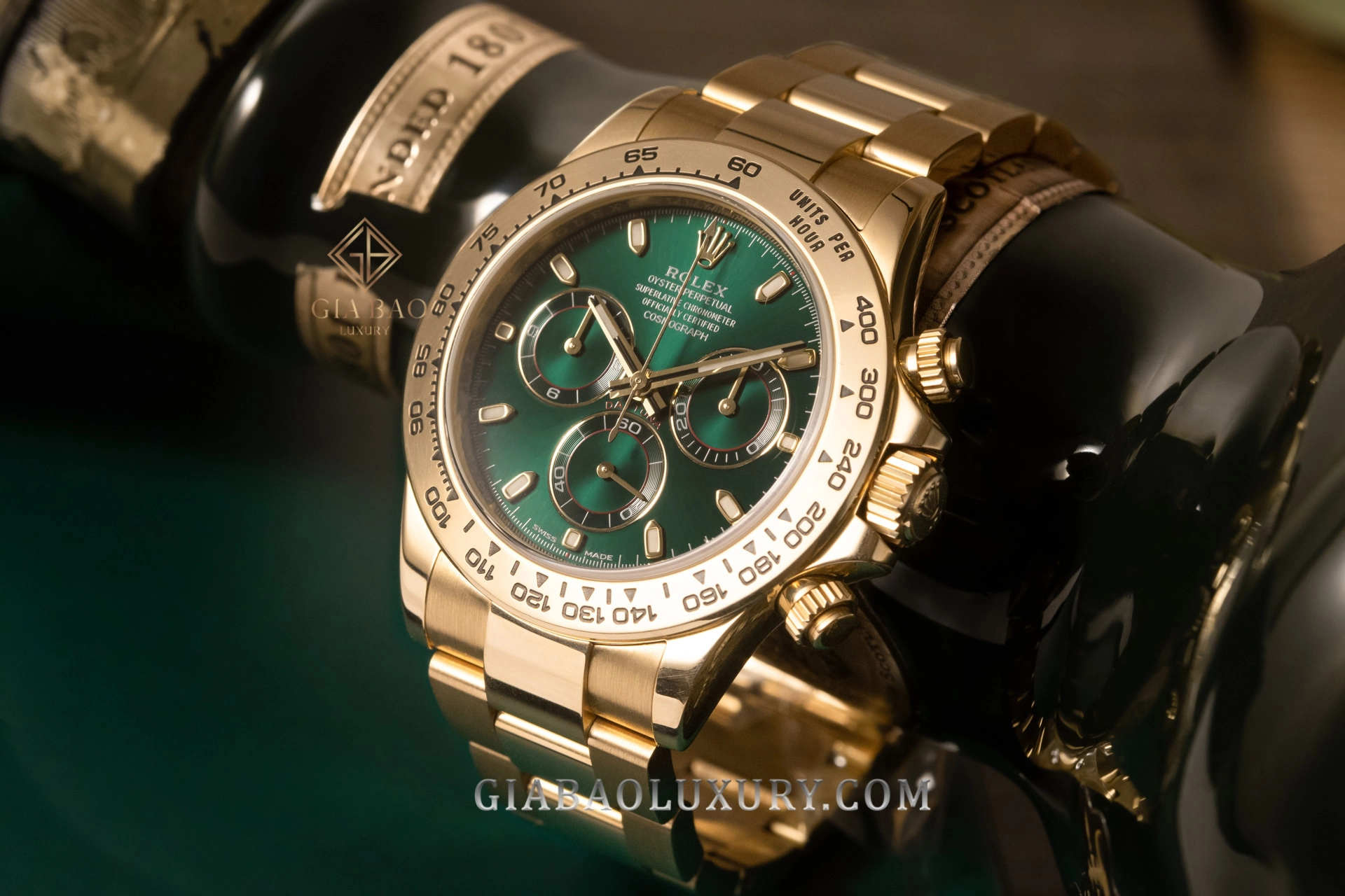 Rolex Daytona 116508 mặt số xanh: Vỏ Oyster bằng vàng vàng 18 ct
