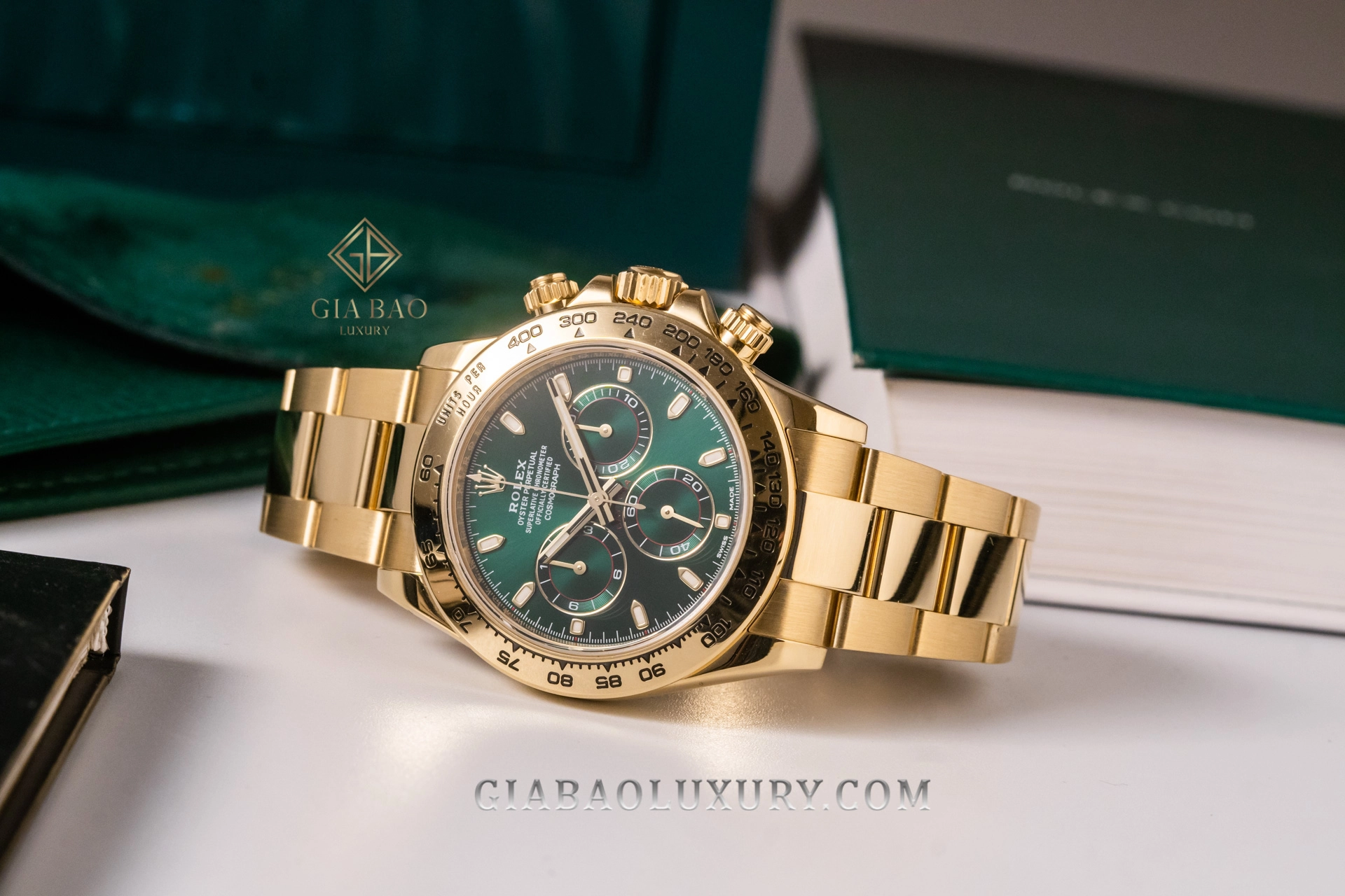 Rolex Daytona 116508 mặt số xanh: Nút bấm chronograph vặn khóa và núm Twinlock
