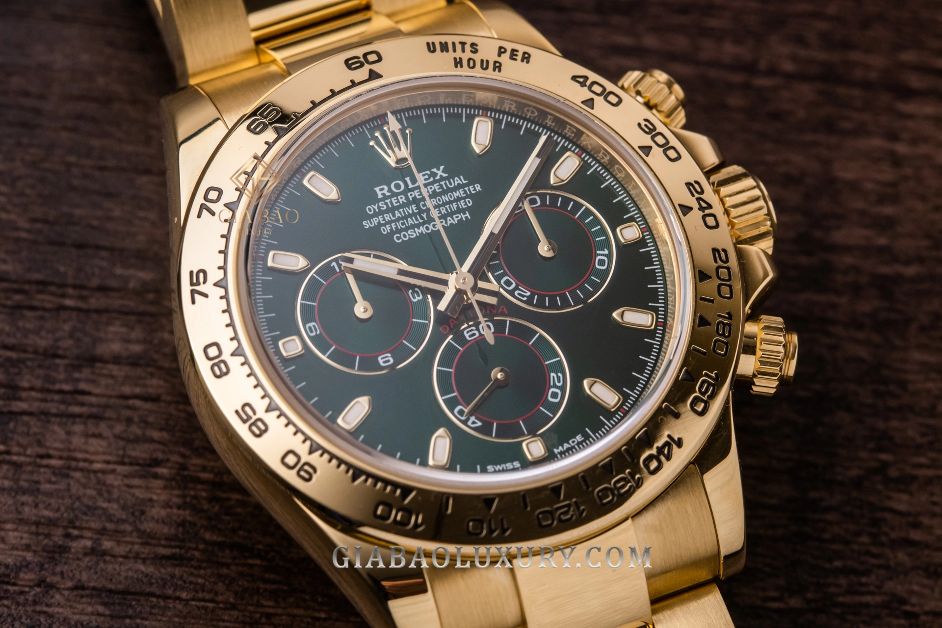Rolex Daytona 116508 mặt số xanh: Dây Oyster và khóa Oysterlock bằng vàng