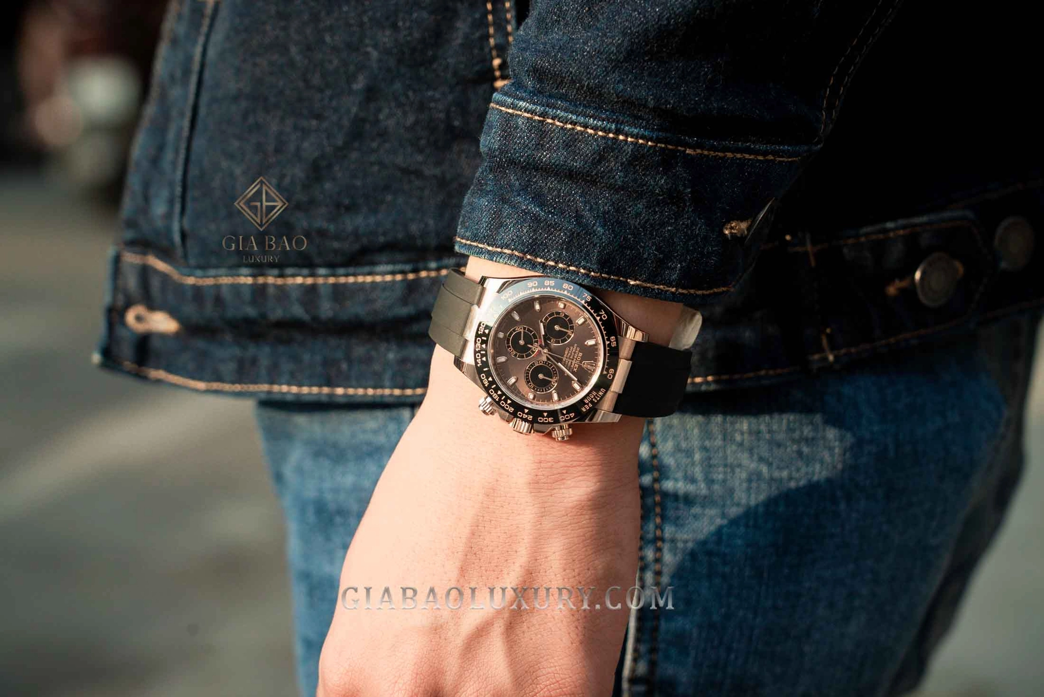 Rolex Daytona 116515LN mặt số đen: Everose và Oysterflex: cấu hình Daytona Everose trên dây Oysterflex trong tư liệu Gia Bảo