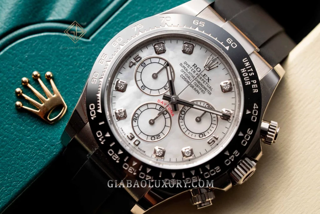 Rolex Cosmograph Daytona 116519LN: Mặt chronograph và vành tachymeter Cerachrom