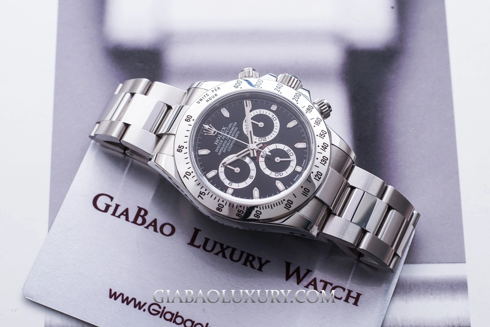 Rolex Daytona 116520 và 116595RBOW Rainbow: mặt số ba bộ đếm của Daytona 116520