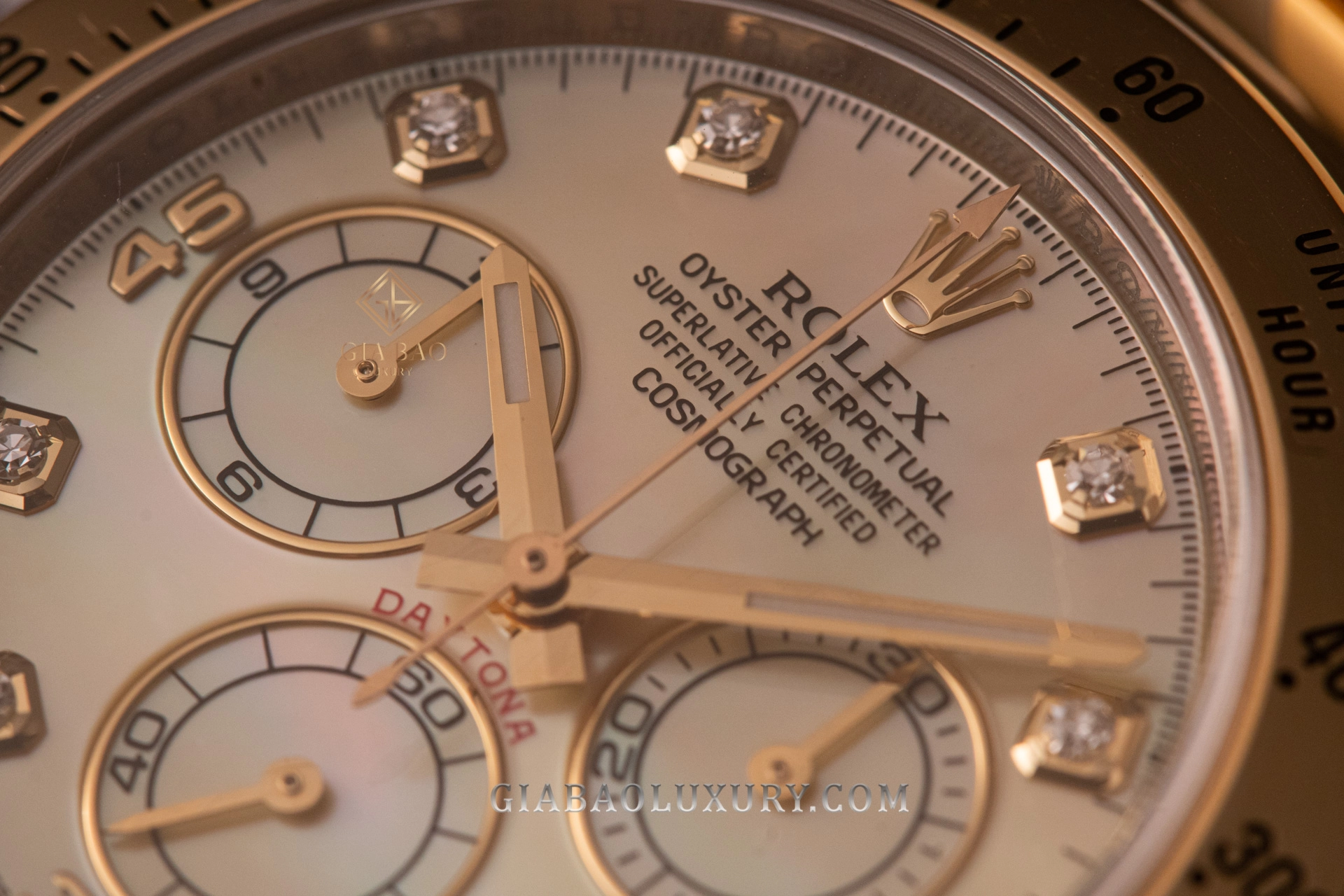 Rolex Daytona 116523 và 116503: khác biệt thế hệ: Cọc kim cương và bộ đếm trên Rolex Daytona 116523