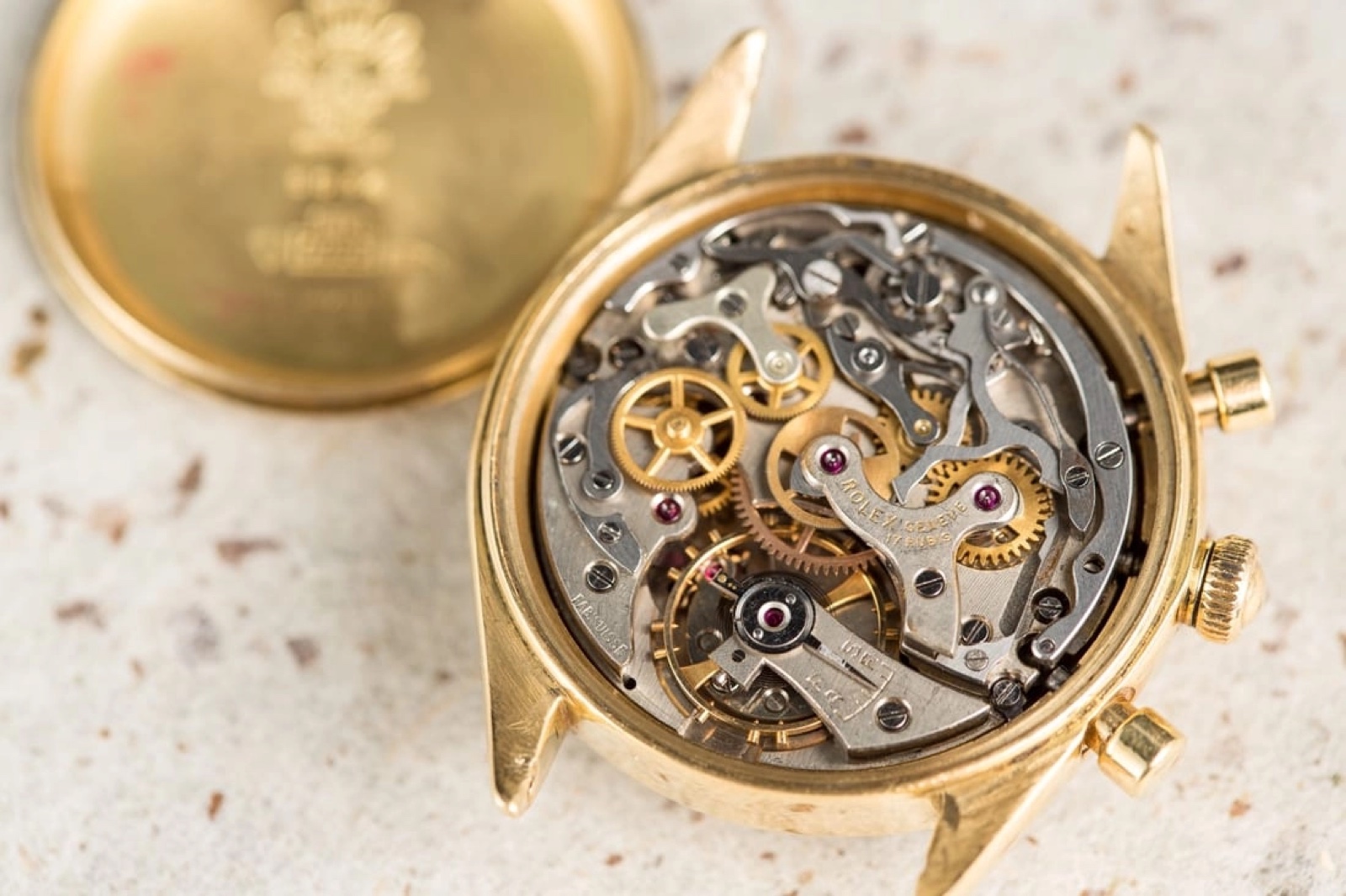 Rolex Daytona: lịch sử bộ máy chronograph: bộ máy chronograph lên cót tay trong Rolex bằng vàng
