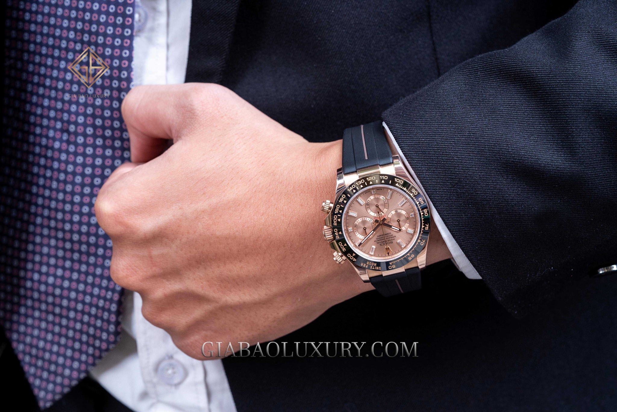 Rolex Daytona reference 116515 đeo trên cổ tay