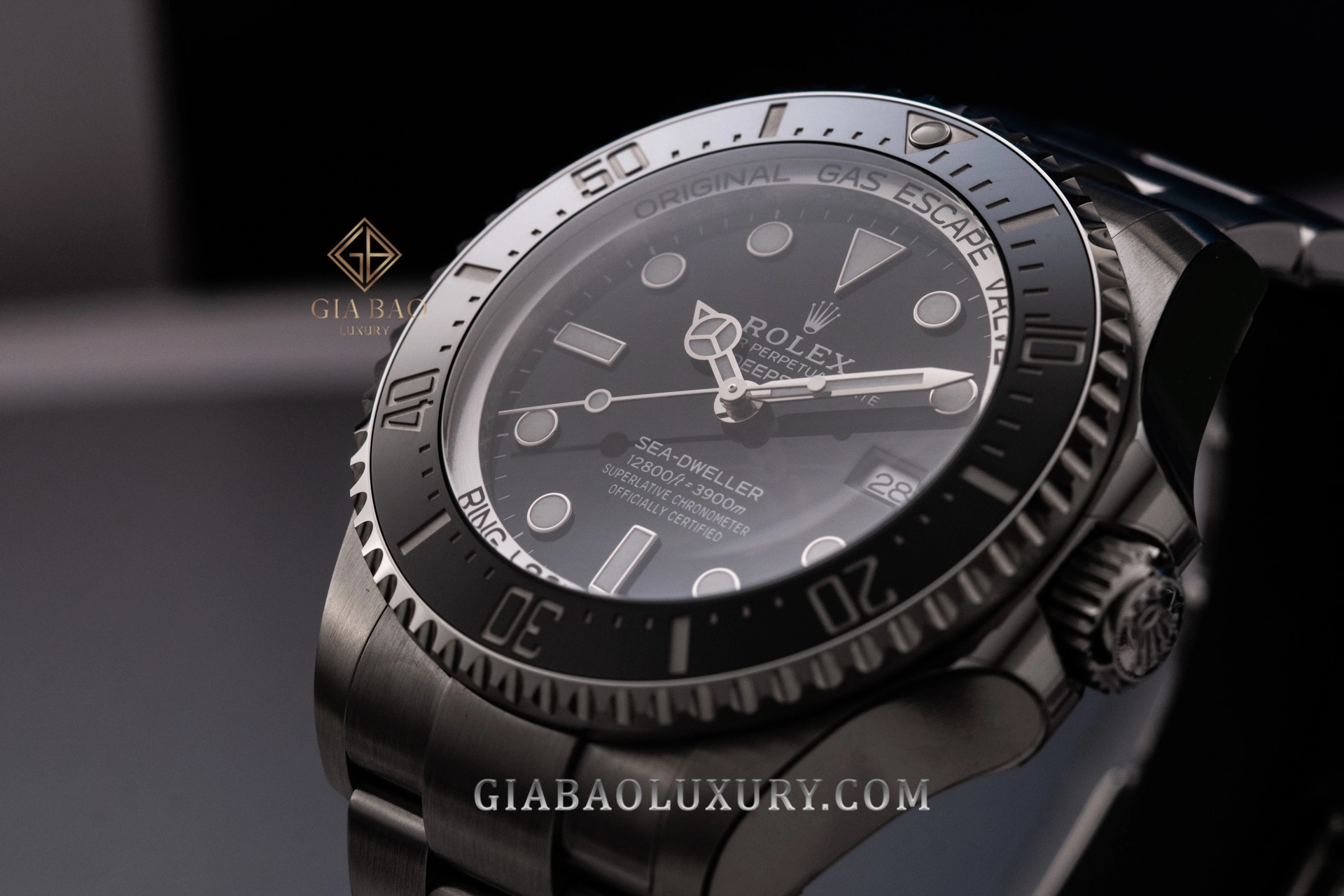 Rolex Deepsea 126660: đánh giá kỹ thuật: Rolex Deepsea 126660 mặt đen nhìn toàn bộ