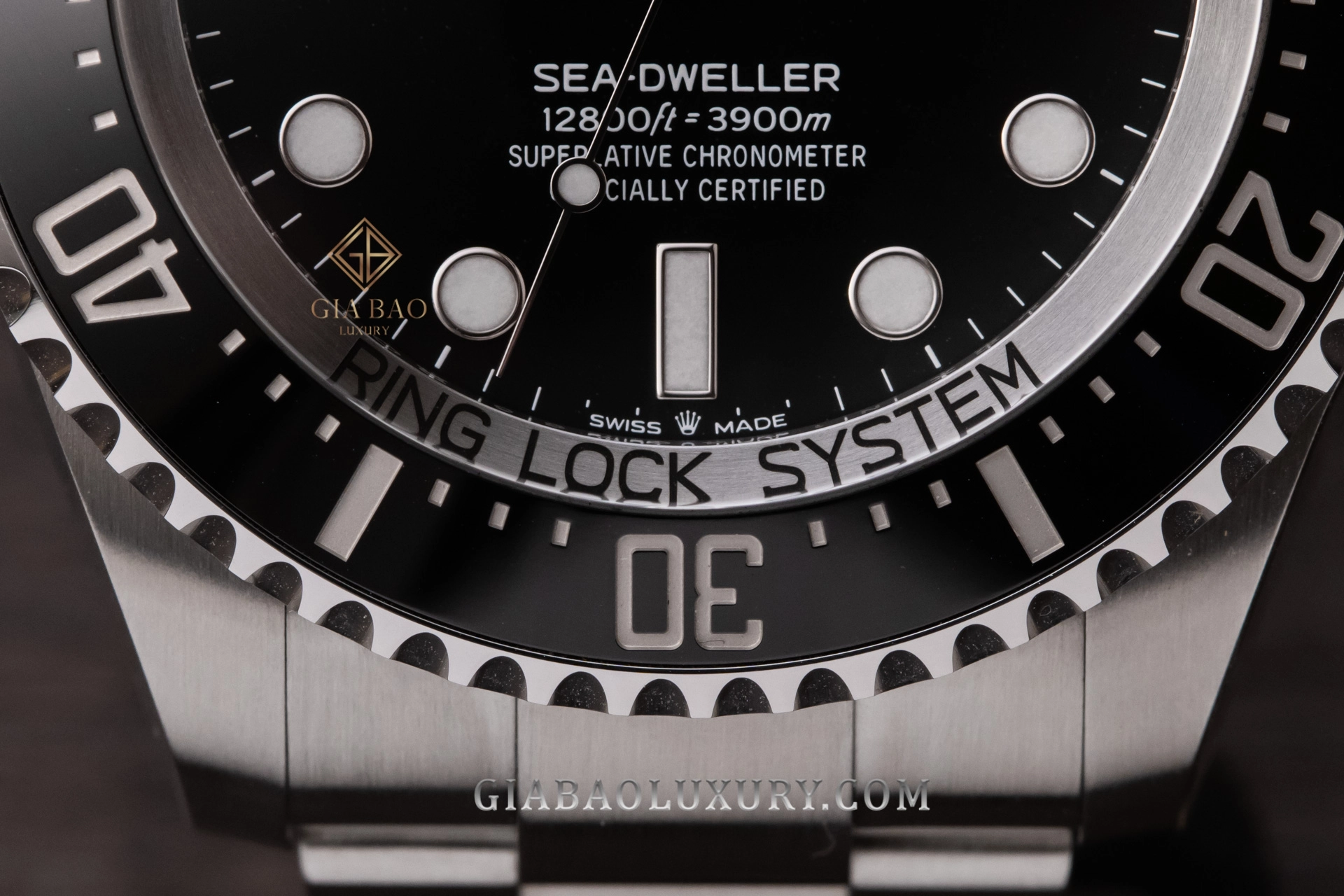 Rolex Deepsea 126660: đánh giá kỹ thuật: Mặt số, vành lặn và vòng Ringlock