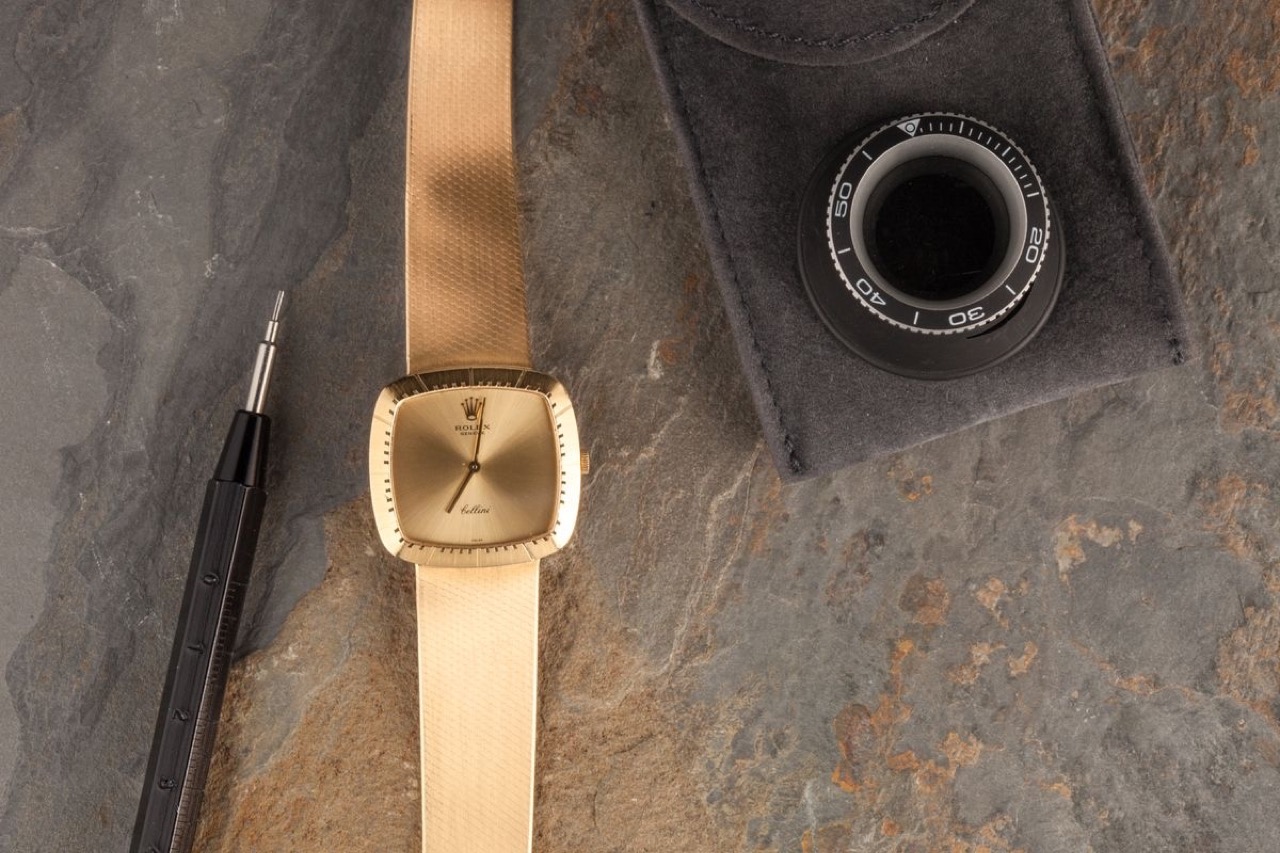 Rolex và đồng hồ vỏ chữ nhật: đồng hồ dáng cushion bằng vàng trong nhóm dress watch