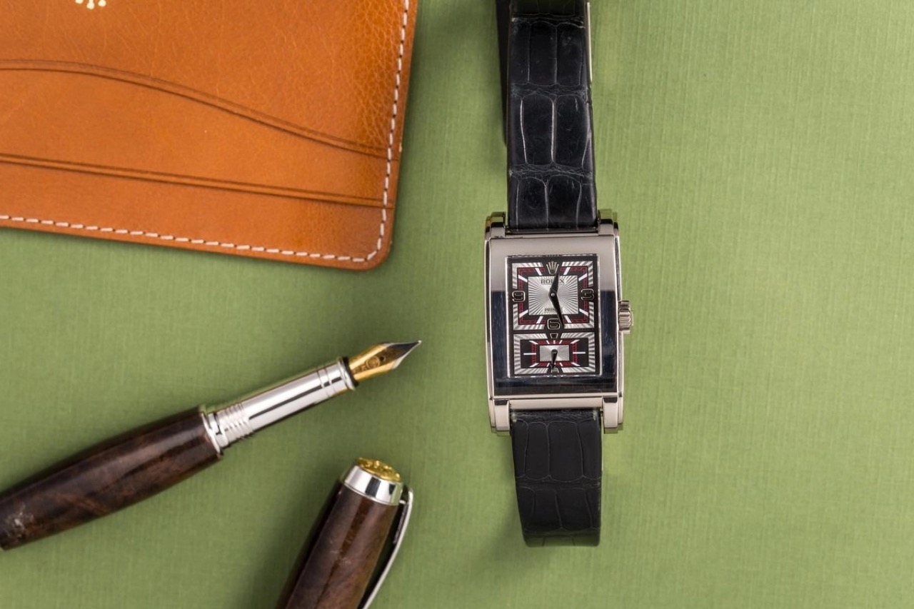 Rolex và đồng hồ vỏ chữ nhật: Rolex Cellini Prince với mặt số chia hai khu vực