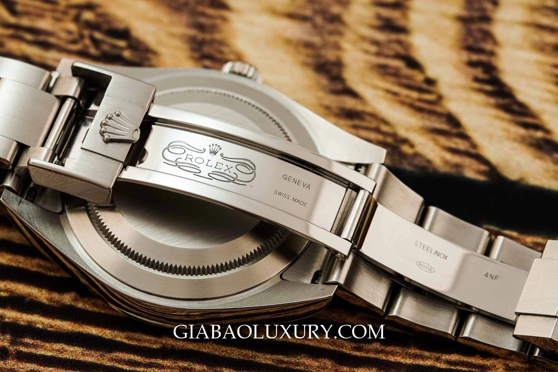 Rolex Explorer 214270: phân biệt mặt số Mark I và Mark II — ảnh chi tiết 07