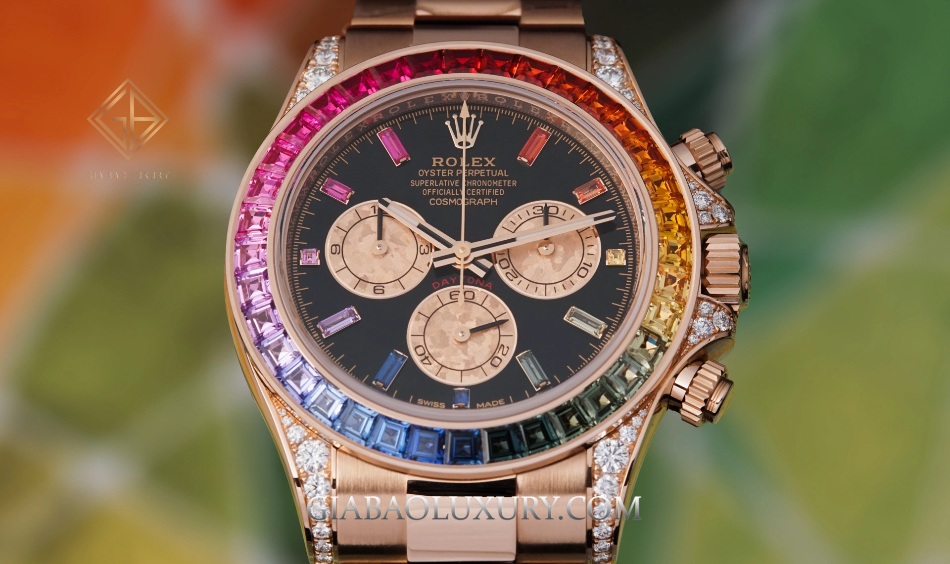 Rolex đính kim cương và đá màu như thế nào?: vành sapphire chuyển màu trên một Rolex Daytona