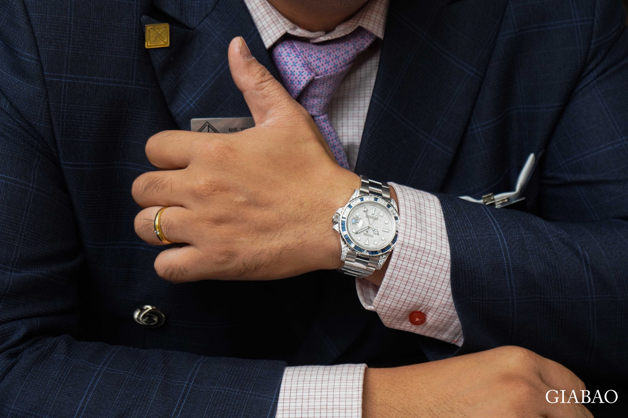 Rolex GMT-Master II 116759SA: vàng trắng và kim cương baguette: Rolex GMT-Master II 116759SA vàng trắng trên cổ tay