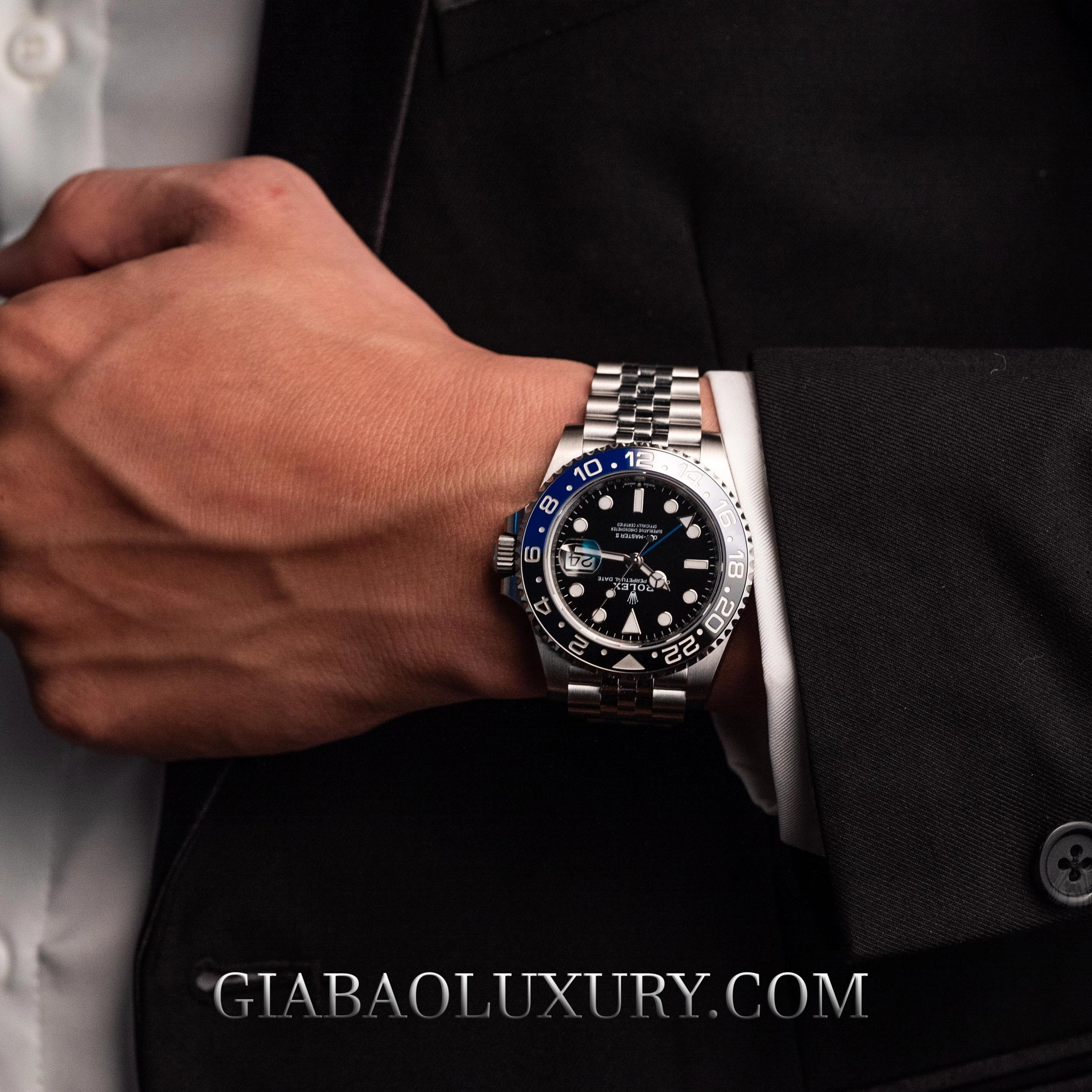 Rolex GMT-Master II 126710BLNR: bản 2019 và hiện tại: dây Jubilee năm mảnh và khóa Oysterlock