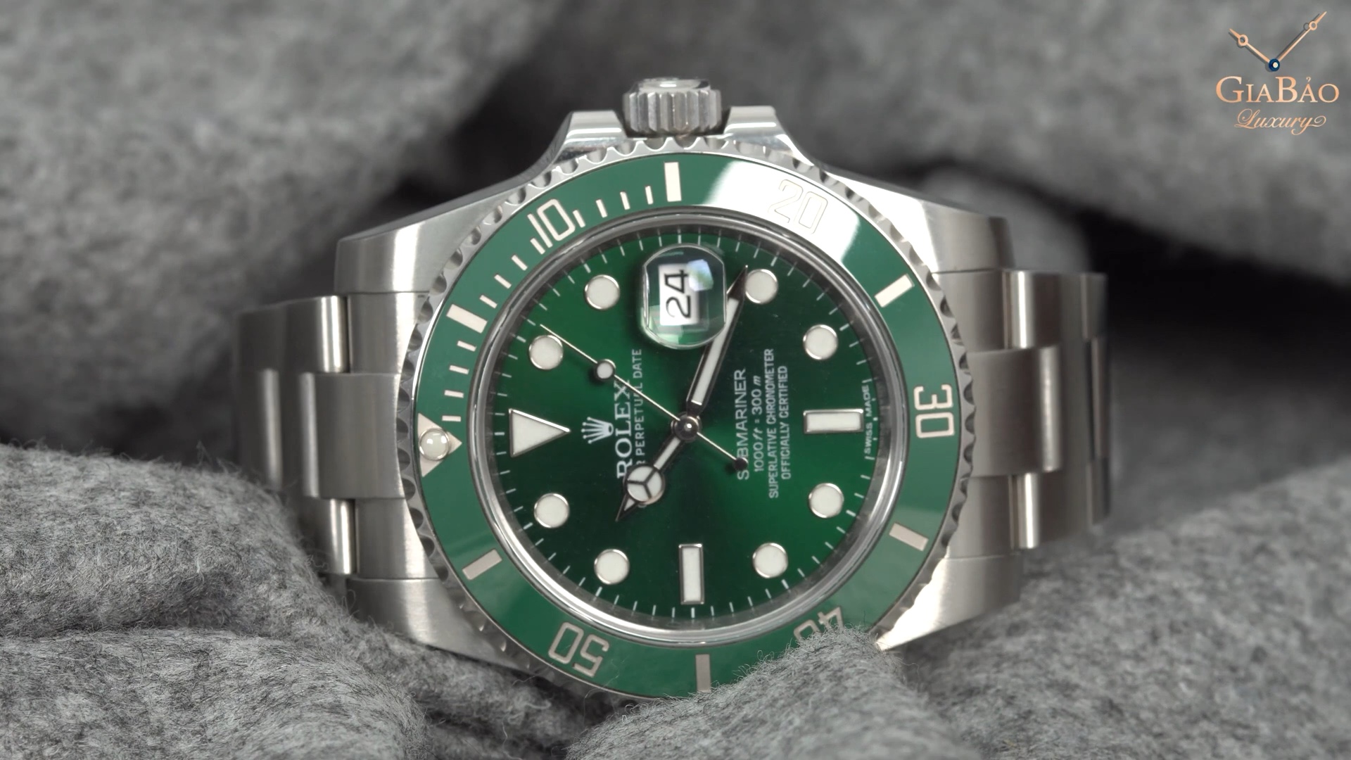 Rolex Submariner Date 116610LV Hulk nhìn chính diện