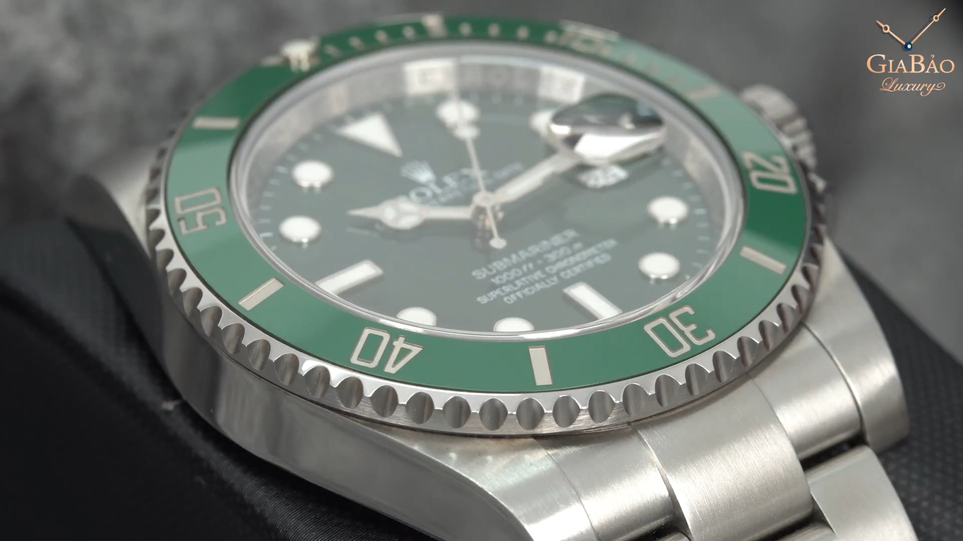 Bezel Cerachrom xanh của Rolex Submariner 116610LV