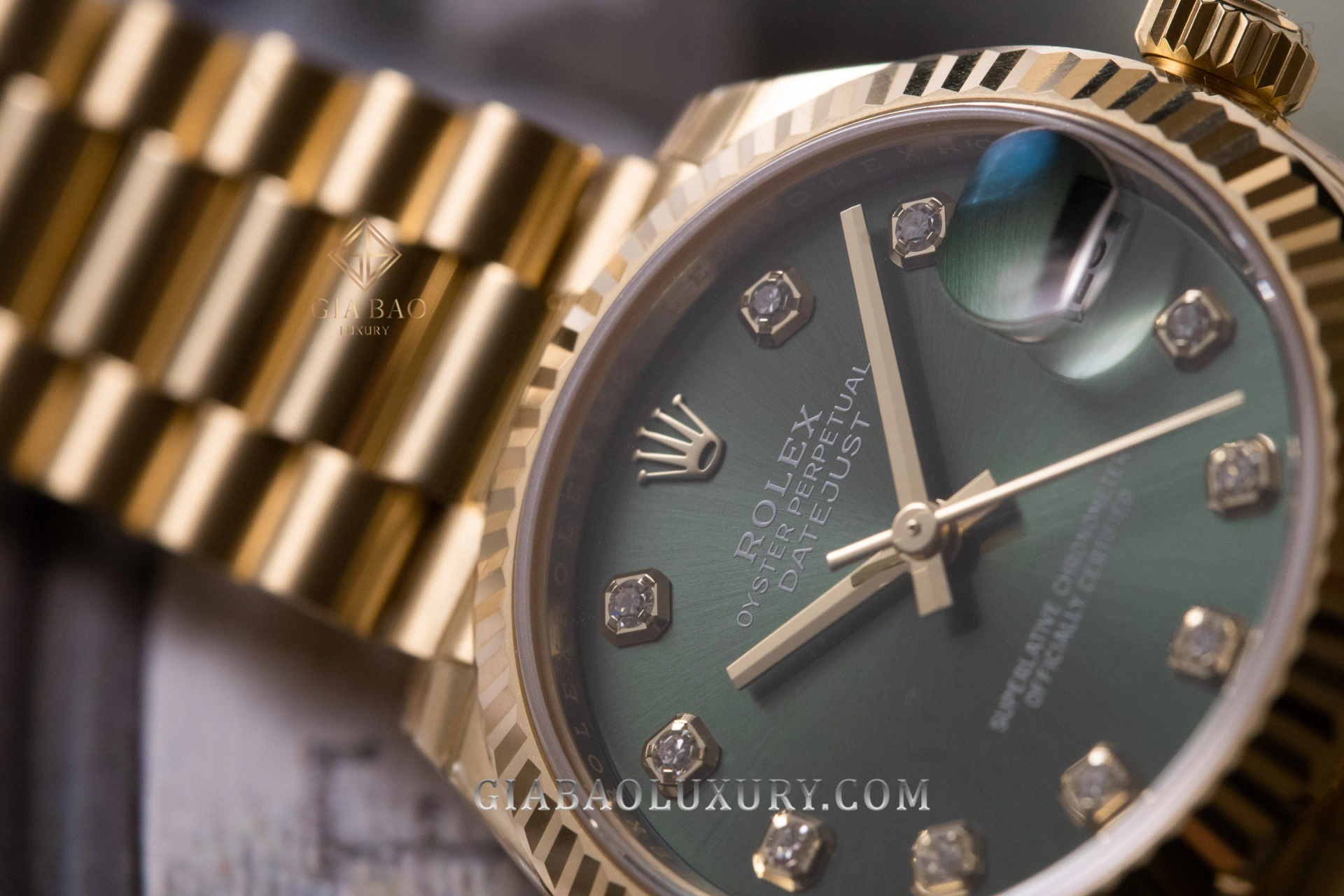 Rolex Datejust 31 Ref. 278278 mặt olive: Vỏ Oyster 31 mm nhìn từ cạnh