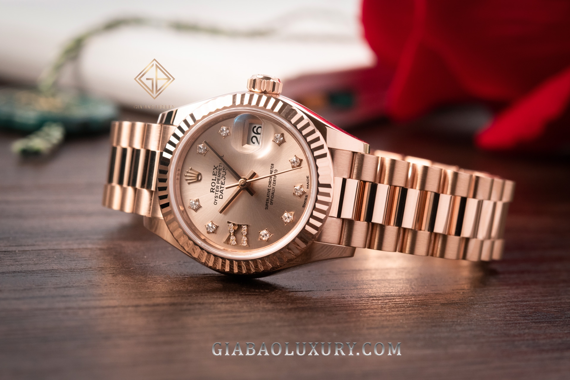 Rolex Lady-Datejust 28 vàng Everose, mặt số cọc kim cương, bezel khía và dây President