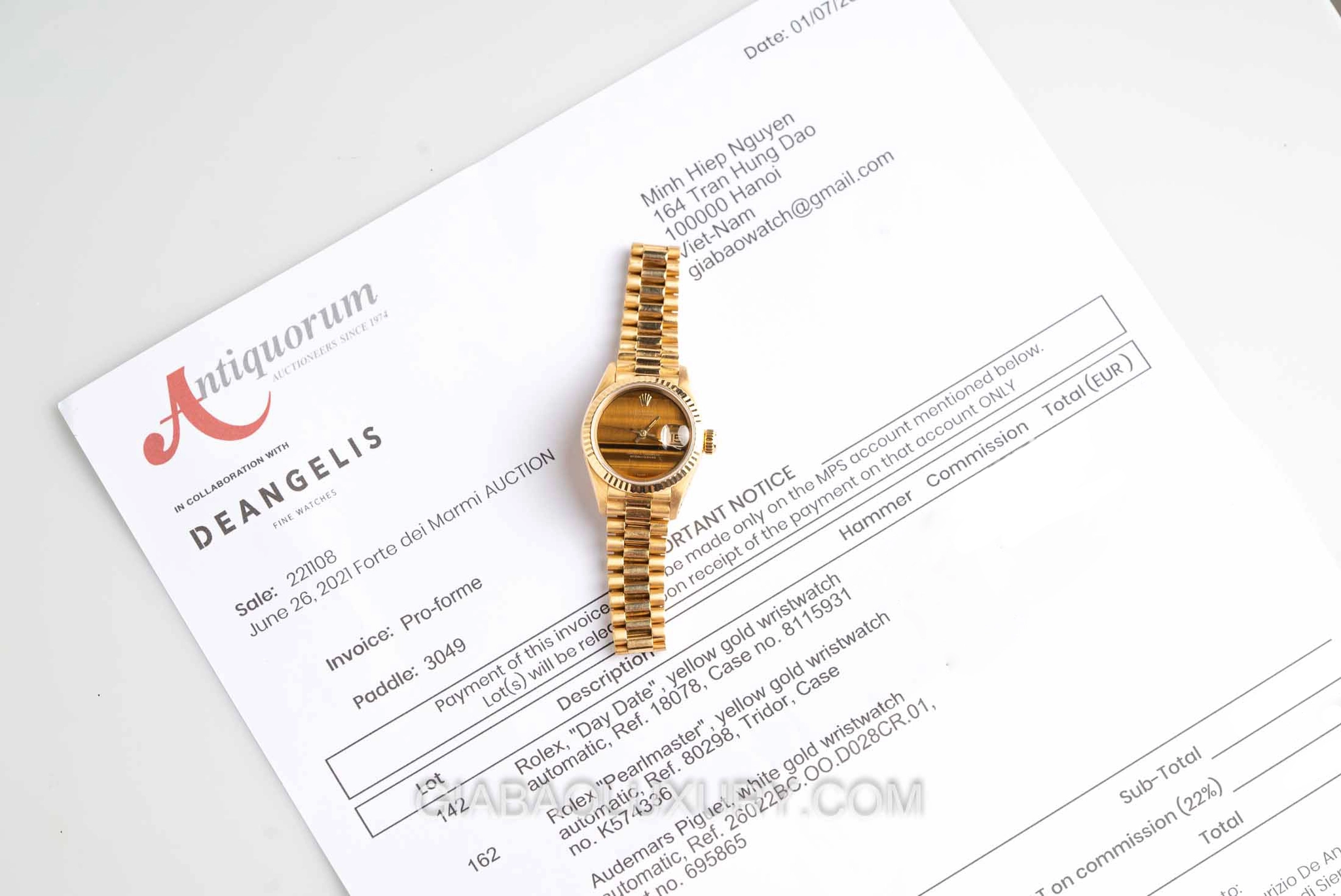Rolex Lady-Datejust 69178 mặt số Tiger Eye: Khóa và độ rơi của dây President trên cổ tay