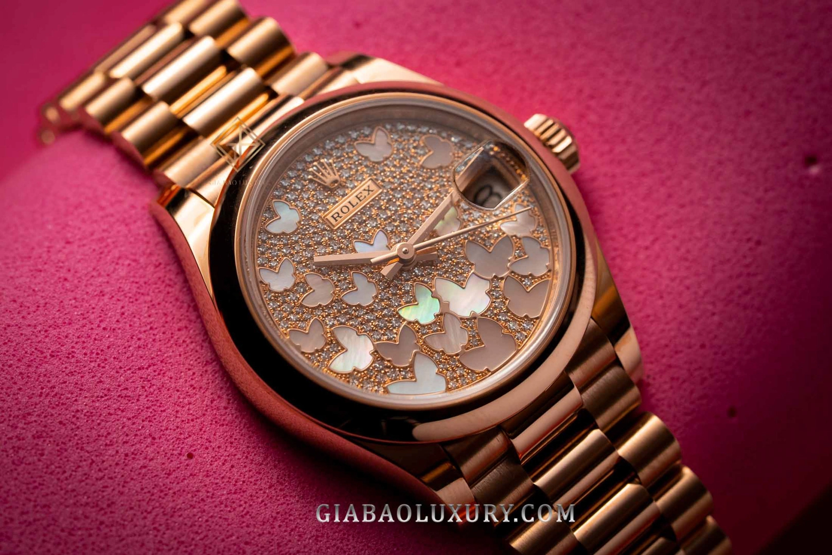 Rolex Datejust Everose với mặt số pavé kim cương và các họa tiết bướm khảm xà cừ