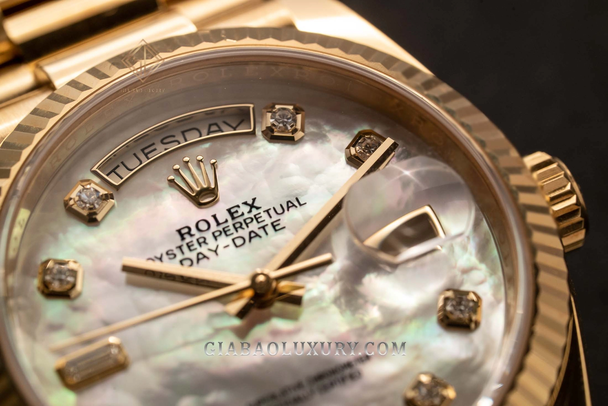 Rolex mặt số xà cừ: vật liệu, cấu hình và cách đánh giá: Day-Date vàng vàng với mặt số xà cừ