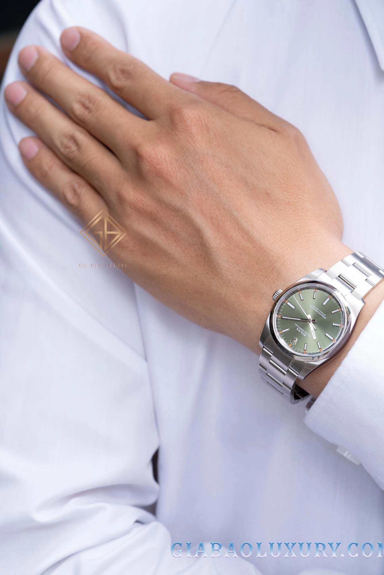 Rolex Oyster Perpetual 34 Ref. 114200: Oyster Perpetual 34 Ref. 114200 trên cổ tay