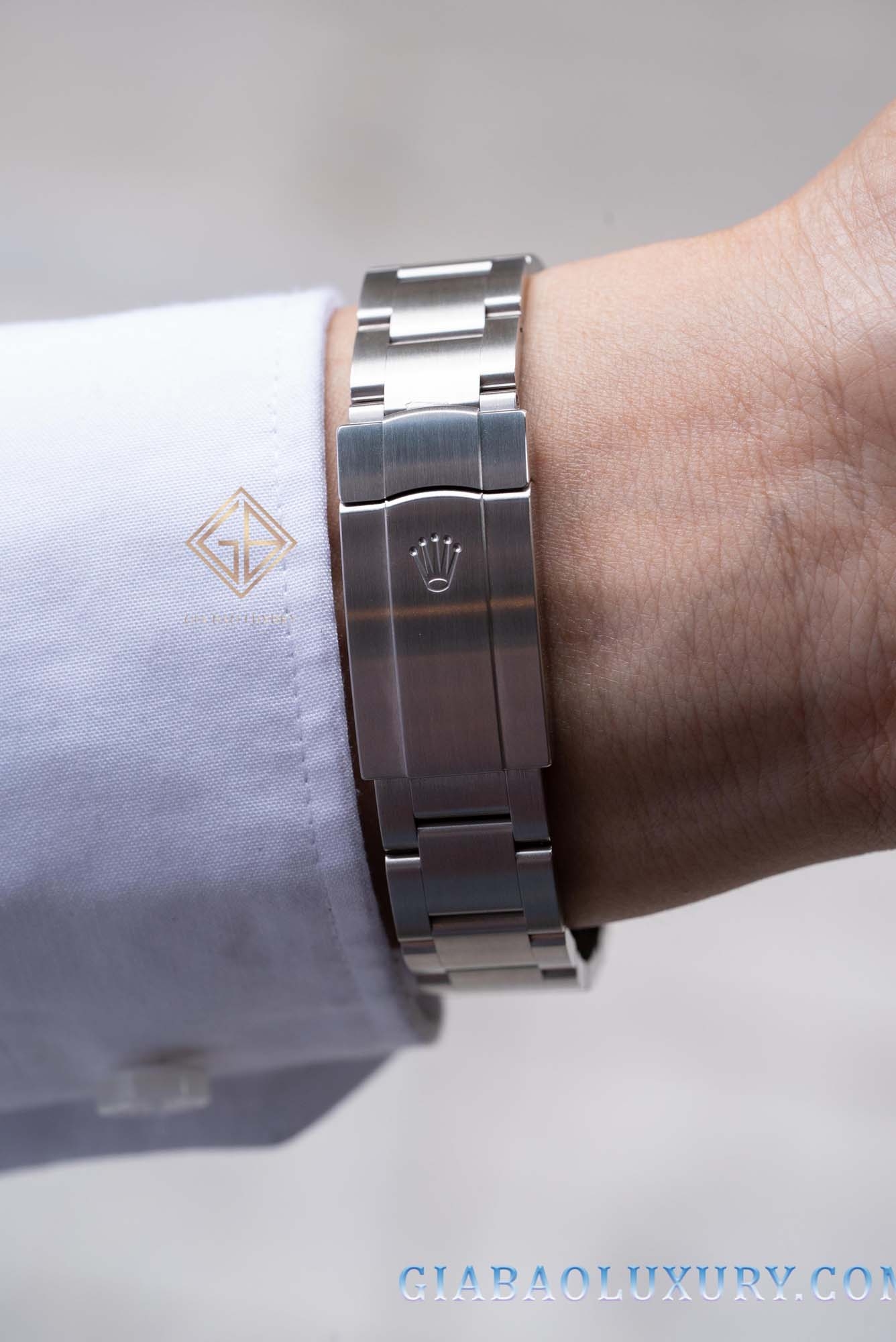 Rolex Oyster Perpetual 34 Ref. 114200: dây Oyster nhìn từ mặt khóa